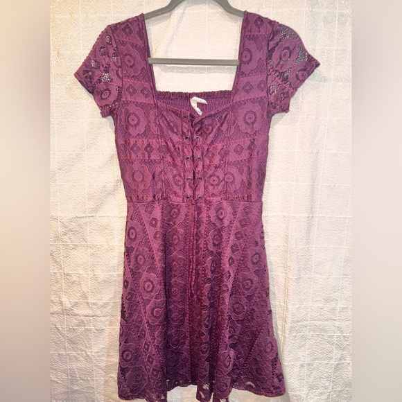 Aeropostale Dresses & Skirts - Aeropostale Plum Lace Midi Dress